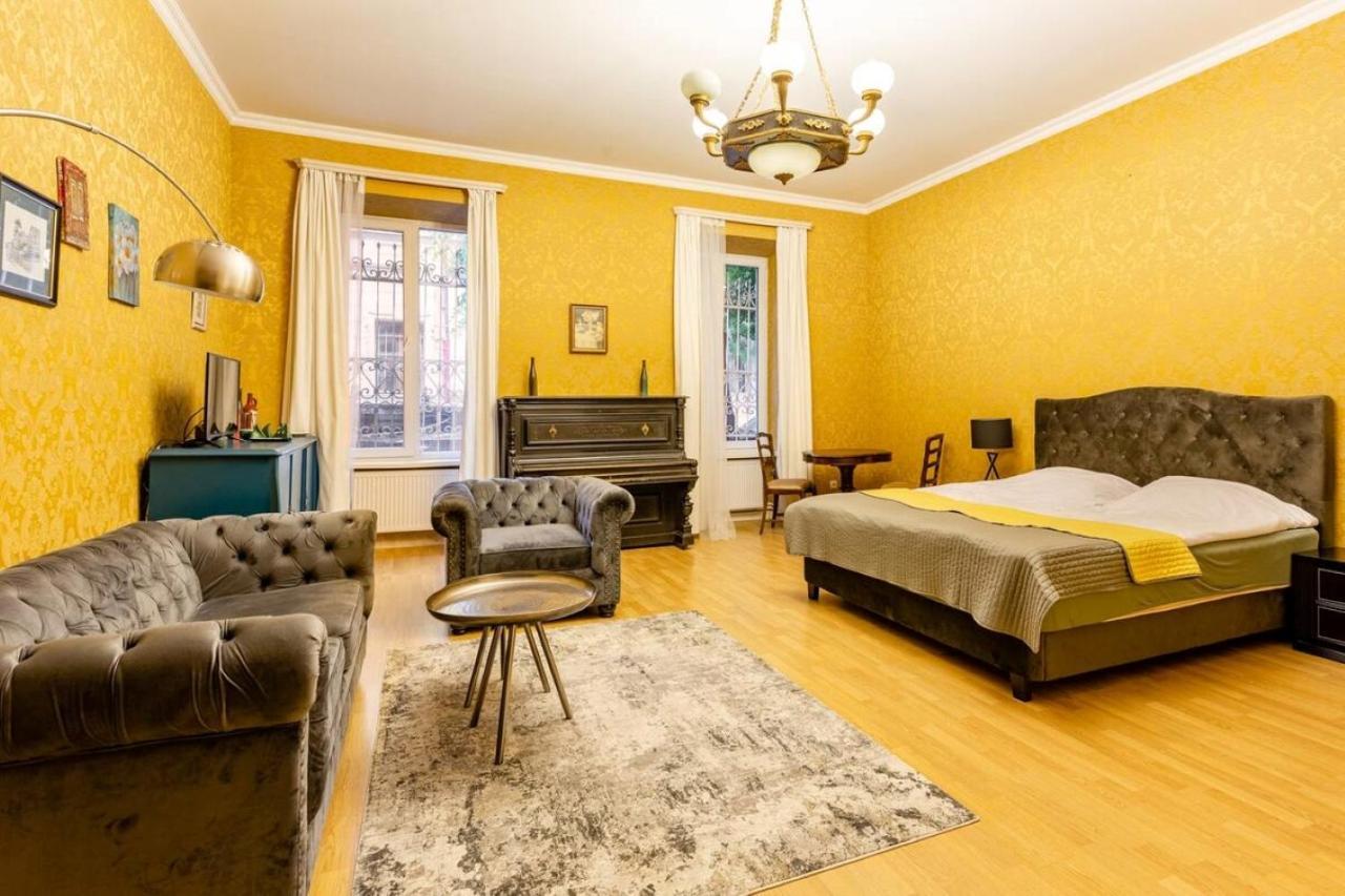 Old Piano Apartment Tbilisi ภายนอก รูปภาพ
